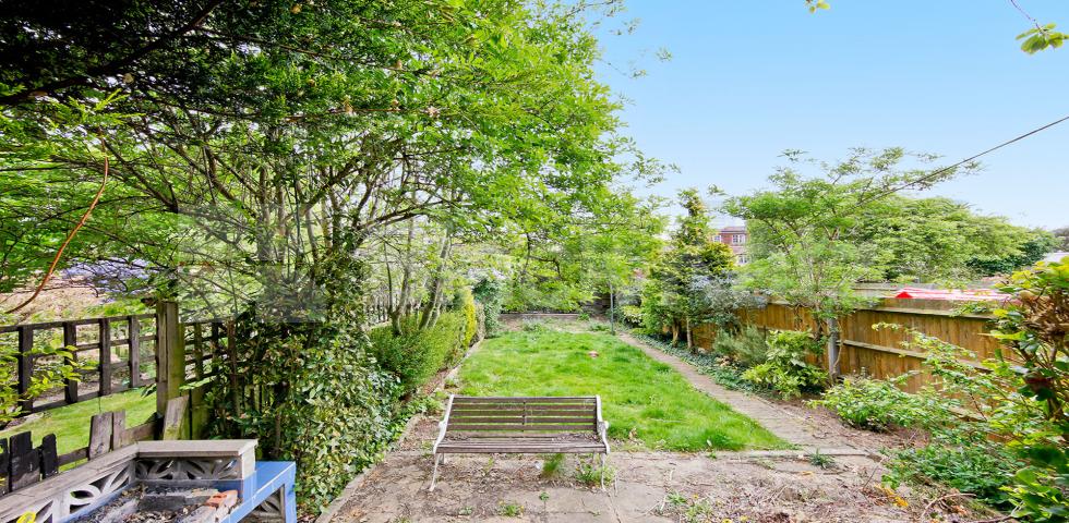 			LET , 4 Bedroom, 1 bath, 1 reception Terraced House			 Merton Road, East Putney/Wandsworth 